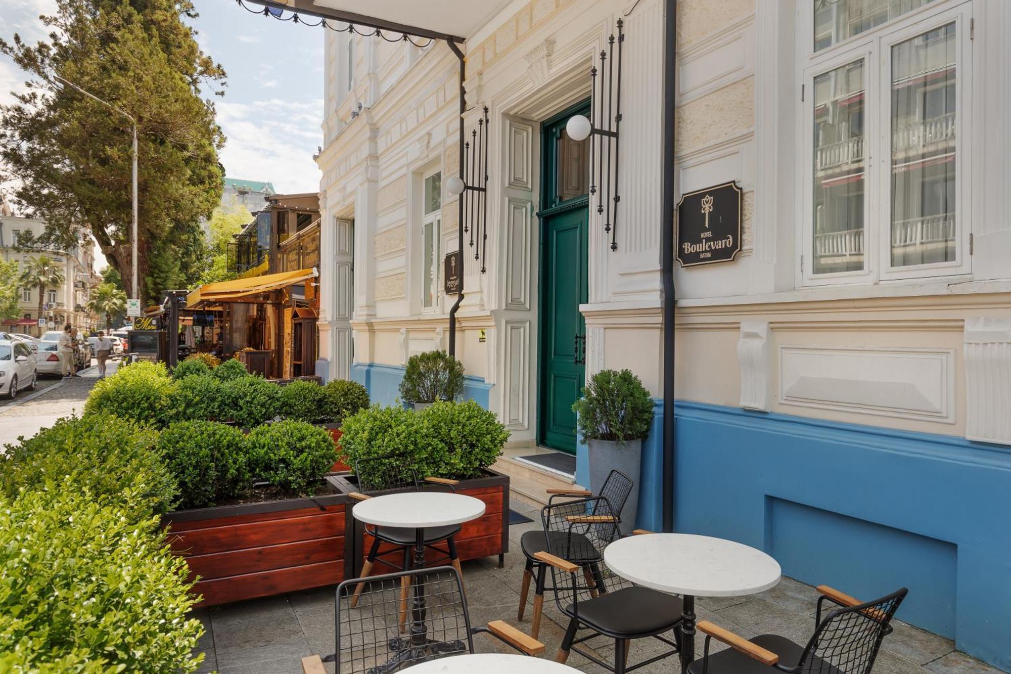 Boulevard Hotel Batoemi Buitenkant foto