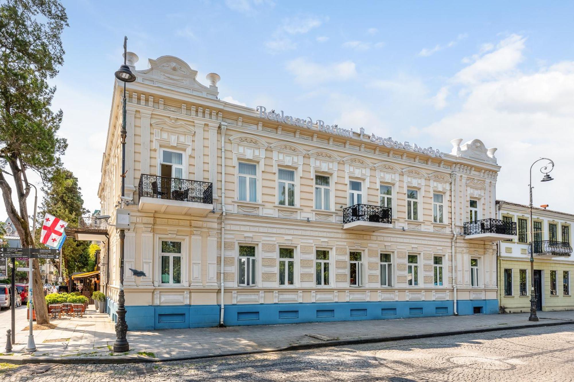 Boulevard Hotel Batoemi Buitenkant foto