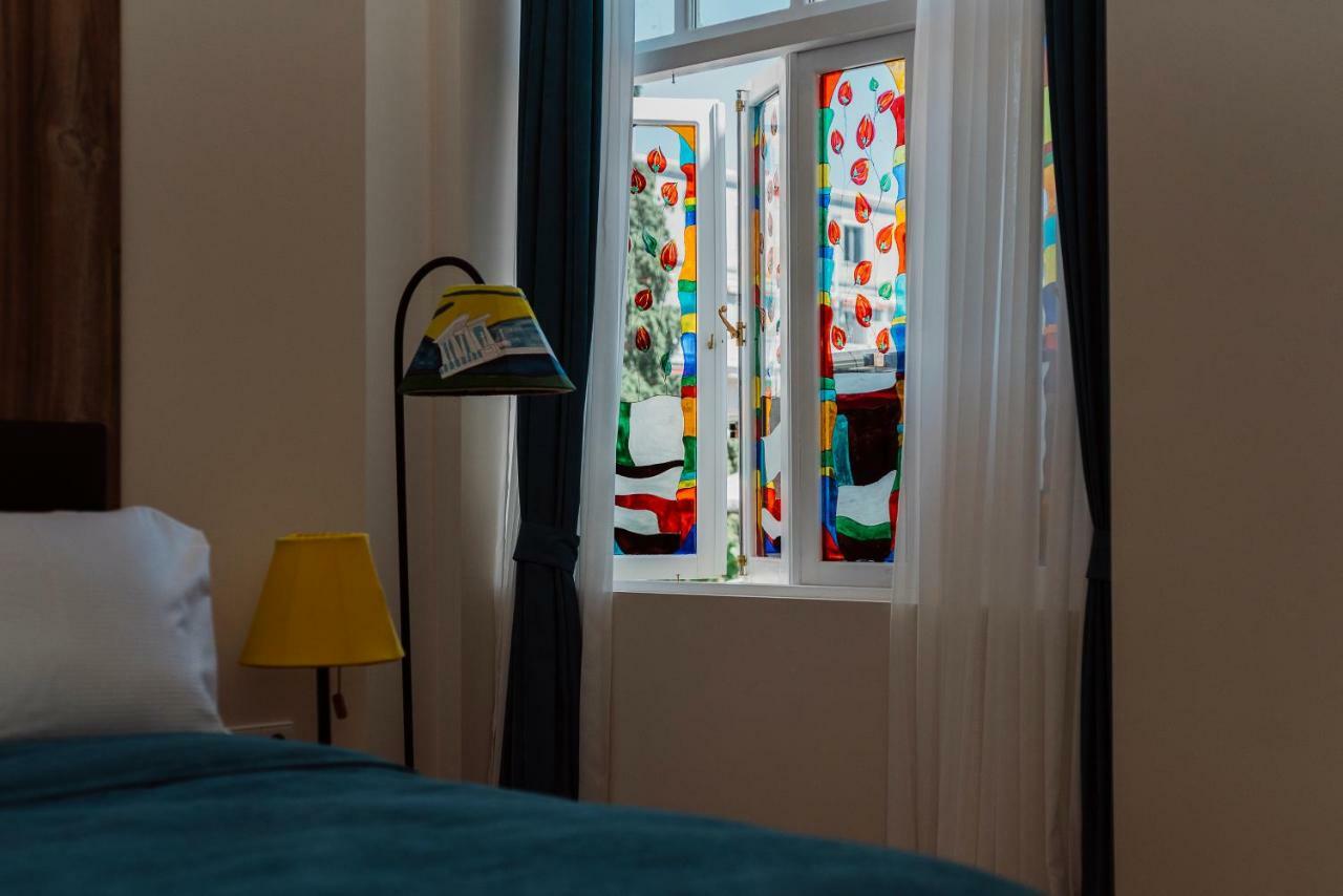 Boulevard Hotel Batoemi Buitenkant foto