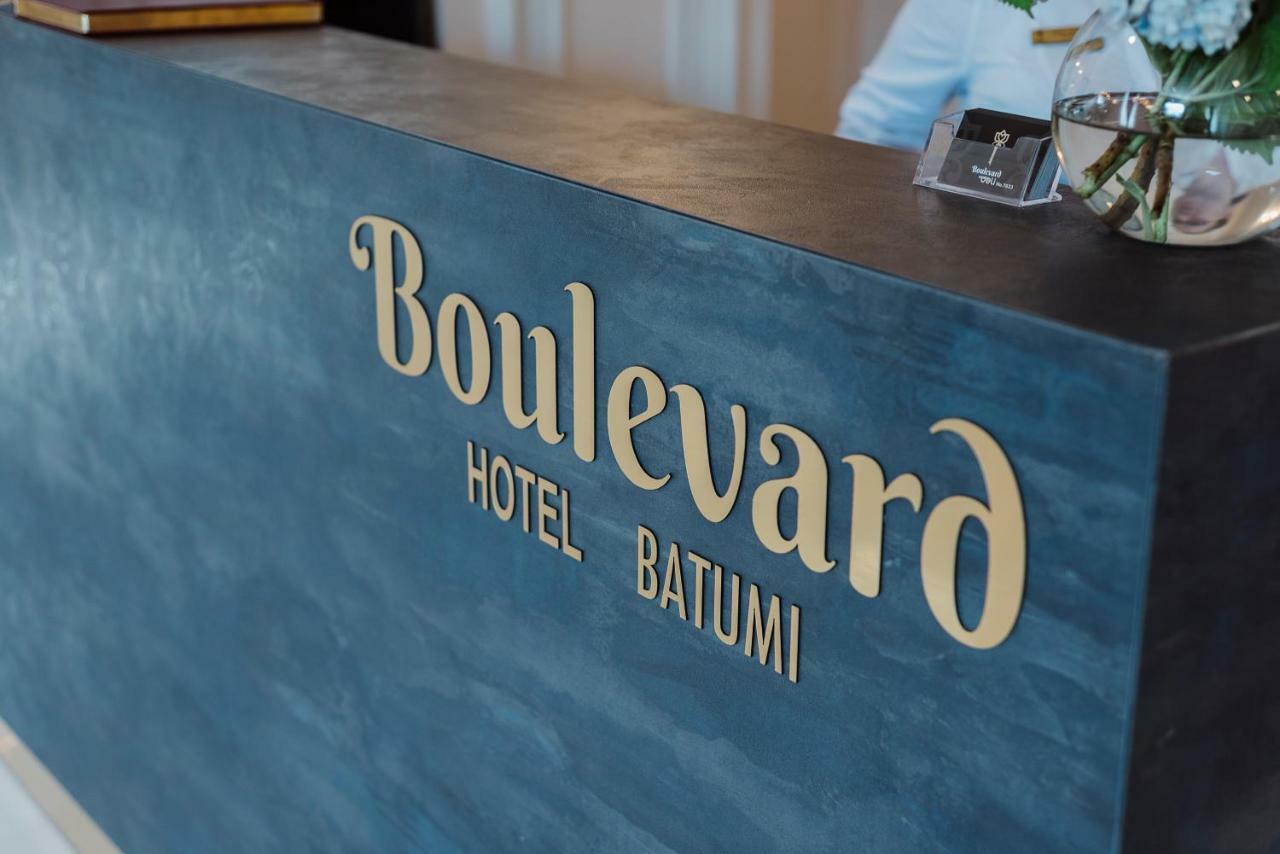Boulevard Hotel Batoemi Buitenkant foto